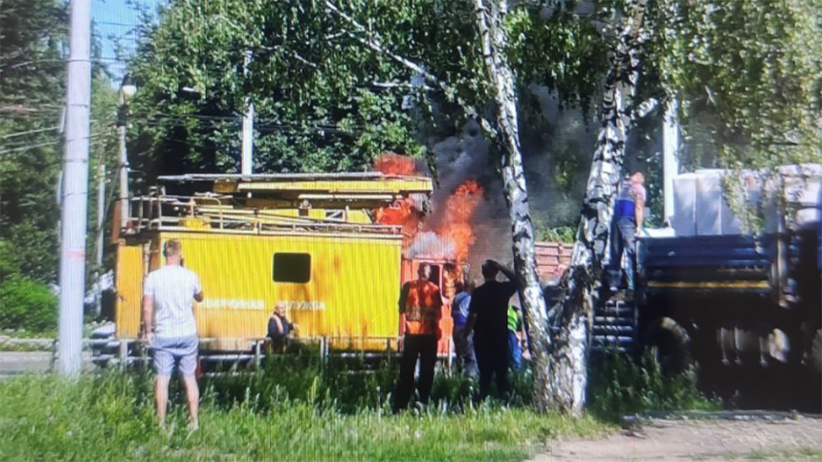 Аварийный пожар на остановке «Марьинка» | 09.07.2024 | Владимир - БезФормата