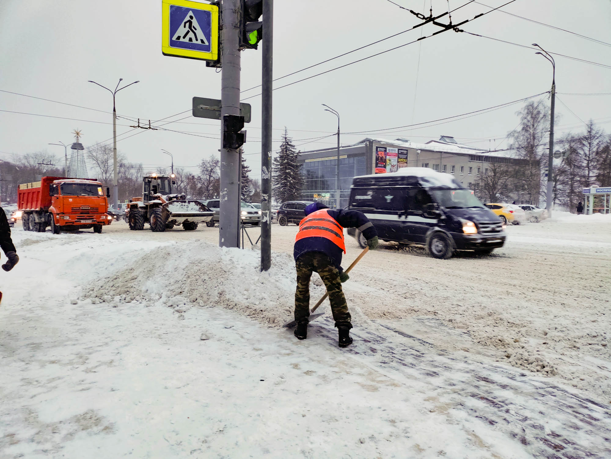 Этот город в снегу. И в авариях | 15.12.2023 | Владимир - БезФормата