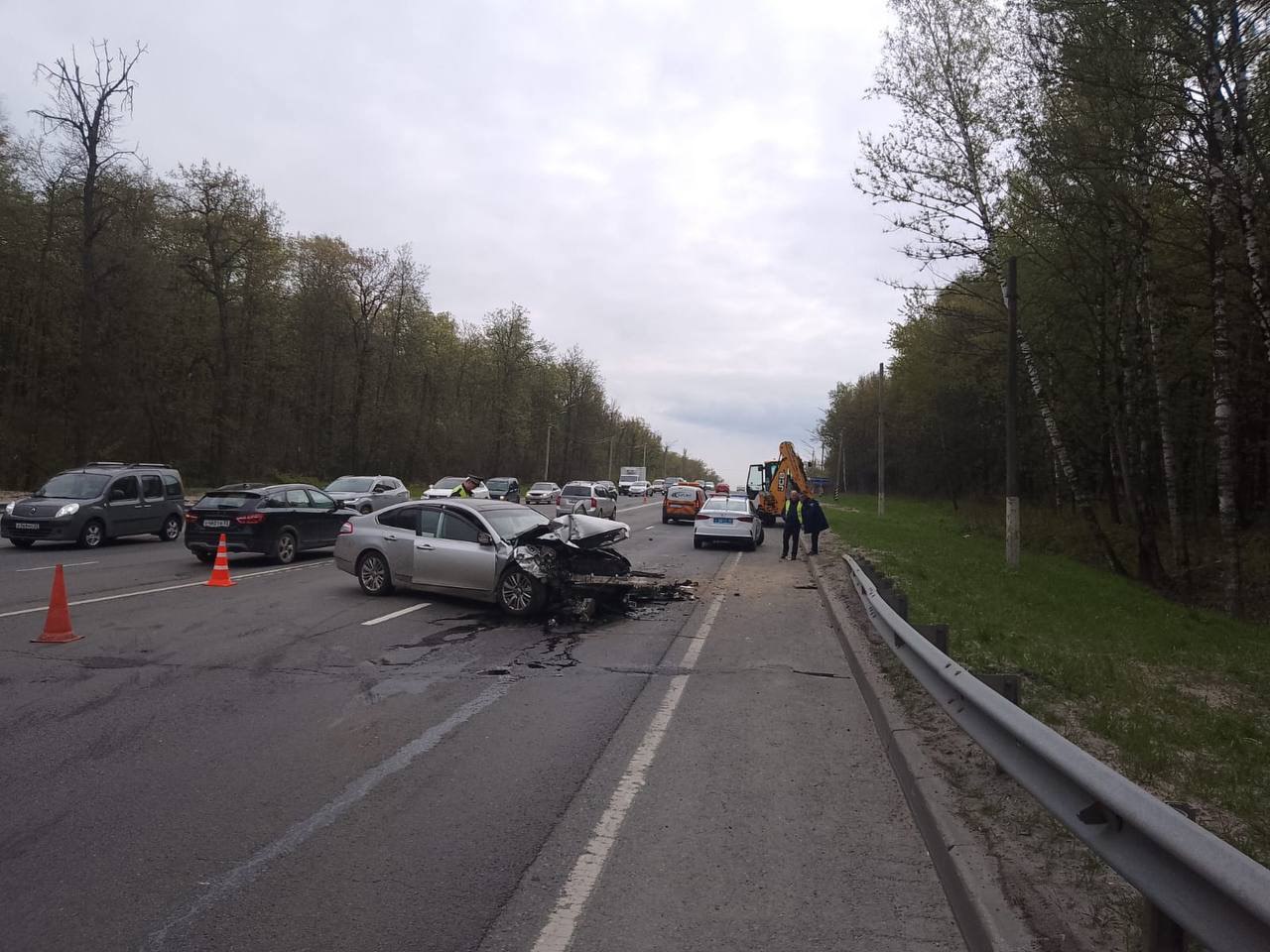 Во Владимире водитель автомобиля Ниссан столкнулся с экскаватором |  13.05.2024 | Владимир - БезФормата