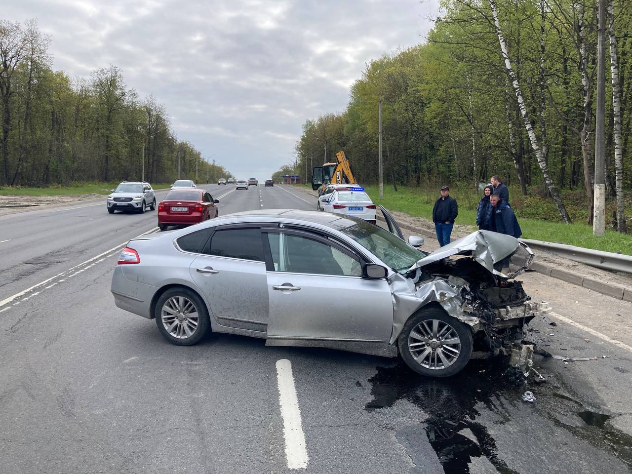 Во Владимире водитель автомобиля Ниссан столкнулся с экскаватором |  13.05.2024 | Владимир - БезФормата