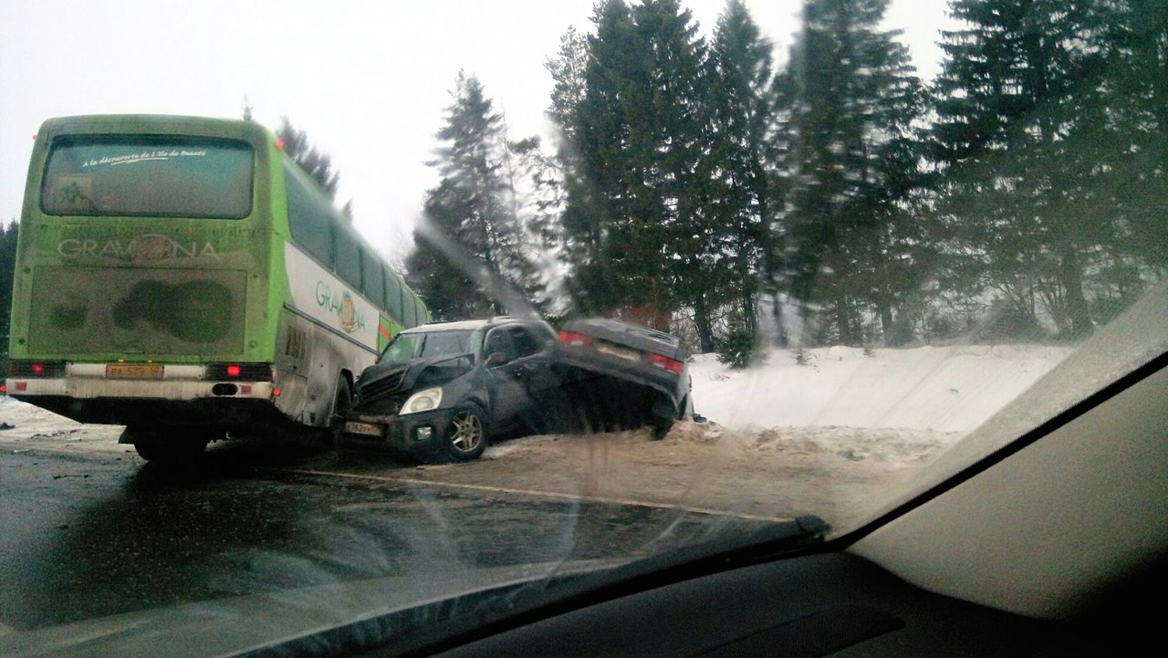 Подслушано владимирских автомобилистов. Авария на трассе Владимир Суздаль. ДТП на Суздальской дороге. Авария на Суздальской трассе. ДТП на Суздальской трассе.